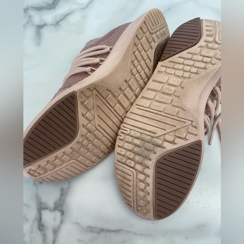 Fabletics slip-ons - Picture 2 of 4